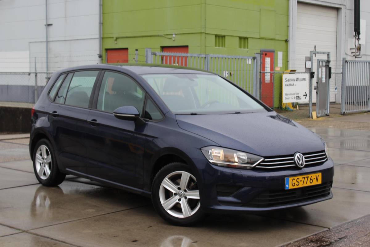 Volkswagen Golf Sportsvan Volkswagen Golf Sportsvan 1.2 TSI Highline multimedia navi clima trekhaak sensoren verwarmbare stoelen