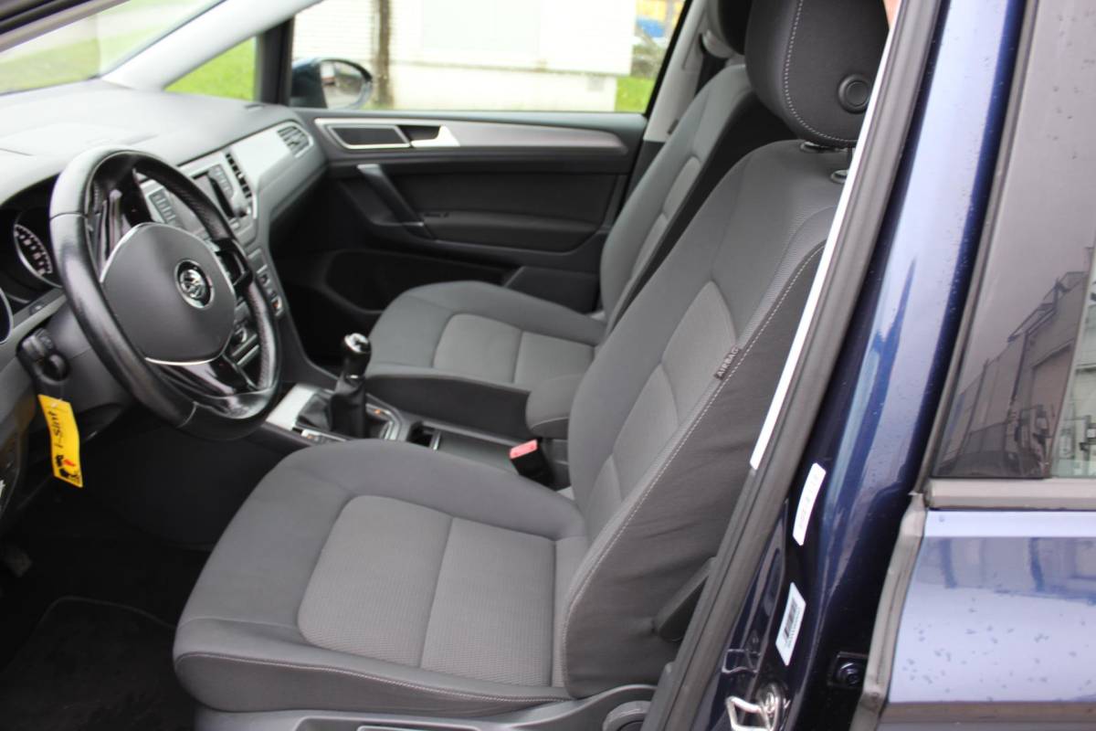 Volkswagen Golf Sportsvan Volkswagen Golf Sportsvan 1.2 TSI Highline multimedia navi clima trekhaak sensoren verwarmbare stoelen