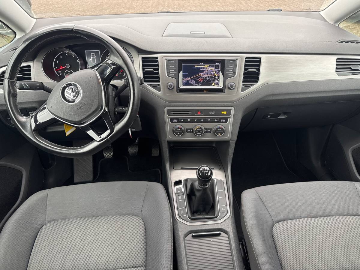 Volkswagen Golf Sportsvan Volkswagen Golf Sportsvan 1.2 TSI Highline multimedia navi clima trekhaak sensoren verwarmbare stoelen