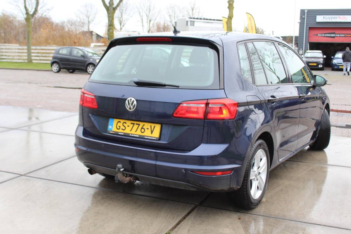 Volkswagen Golf Sportsvan Volkswagen Golf Sportsvan 1.2 TSI Highline multimedia navi clima trekhaak sensoren verwarmbare stoelen