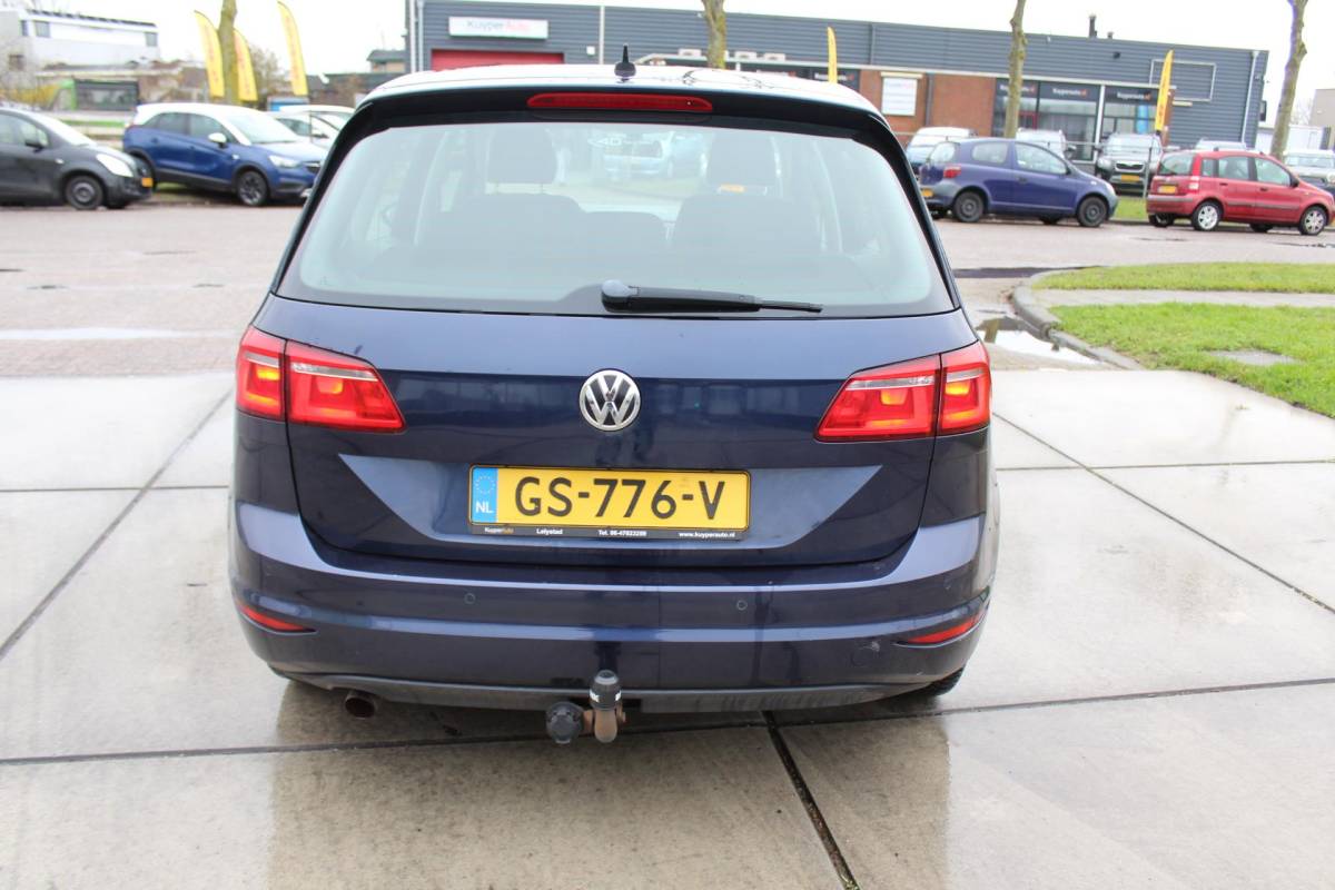 Volkswagen Golf Sportsvan Volkswagen Golf Sportsvan 1.2 TSI Highline multimedia navi clima trekhaak sensoren verwarmbare stoelen