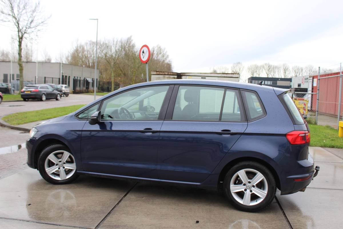 Volkswagen Golf Sportsvan Volkswagen Golf Sportsvan 1.2 TSI Highline multimedia navi clima trekhaak sensoren verwarmbare stoelen