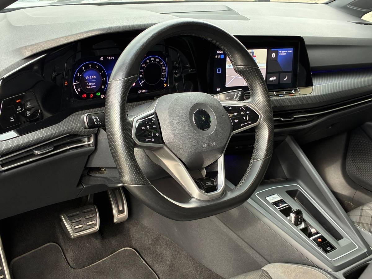 Volkswagen Golf Volkswagen Golf 1.5 eTSI R-Line Business+|Automaat|Panoramadak|Camera|Navigatie|CarPlay|CruiseControl|Climatronic|Goed Onderhouden