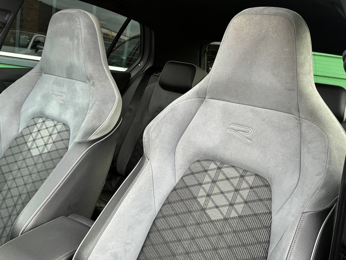 Volkswagen Golf Volkswagen Golf 1.5 eTSI R-Line Business+|Automaat|Panoramadak|Camera|Navigatie|CarPlay|CruiseControl|Climatronic|Goed Onderhouden