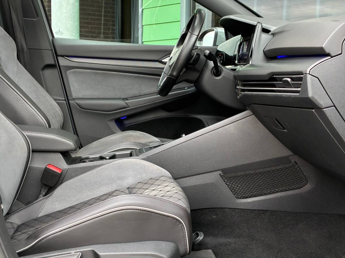 Volkswagen Golf Volkswagen Golf 1.5 eTSI R-Line Business+|Automaat|Panoramadak|Camera|Navigatie|CarPlay|CruiseControl|Climatronic|Goed Onderhouden