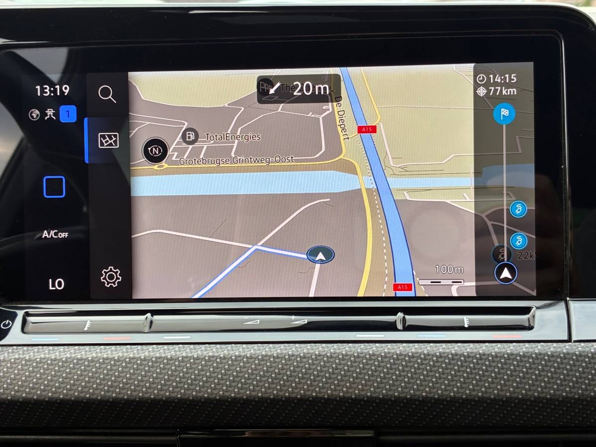 Volkswagen Golf Volkswagen Golf 1.5 eTSI R-Line Business+|Automaat|Panoramadak|Camera|Navigatie|CarPlay|CruiseControl|Climatronic|Goed Onderhouden