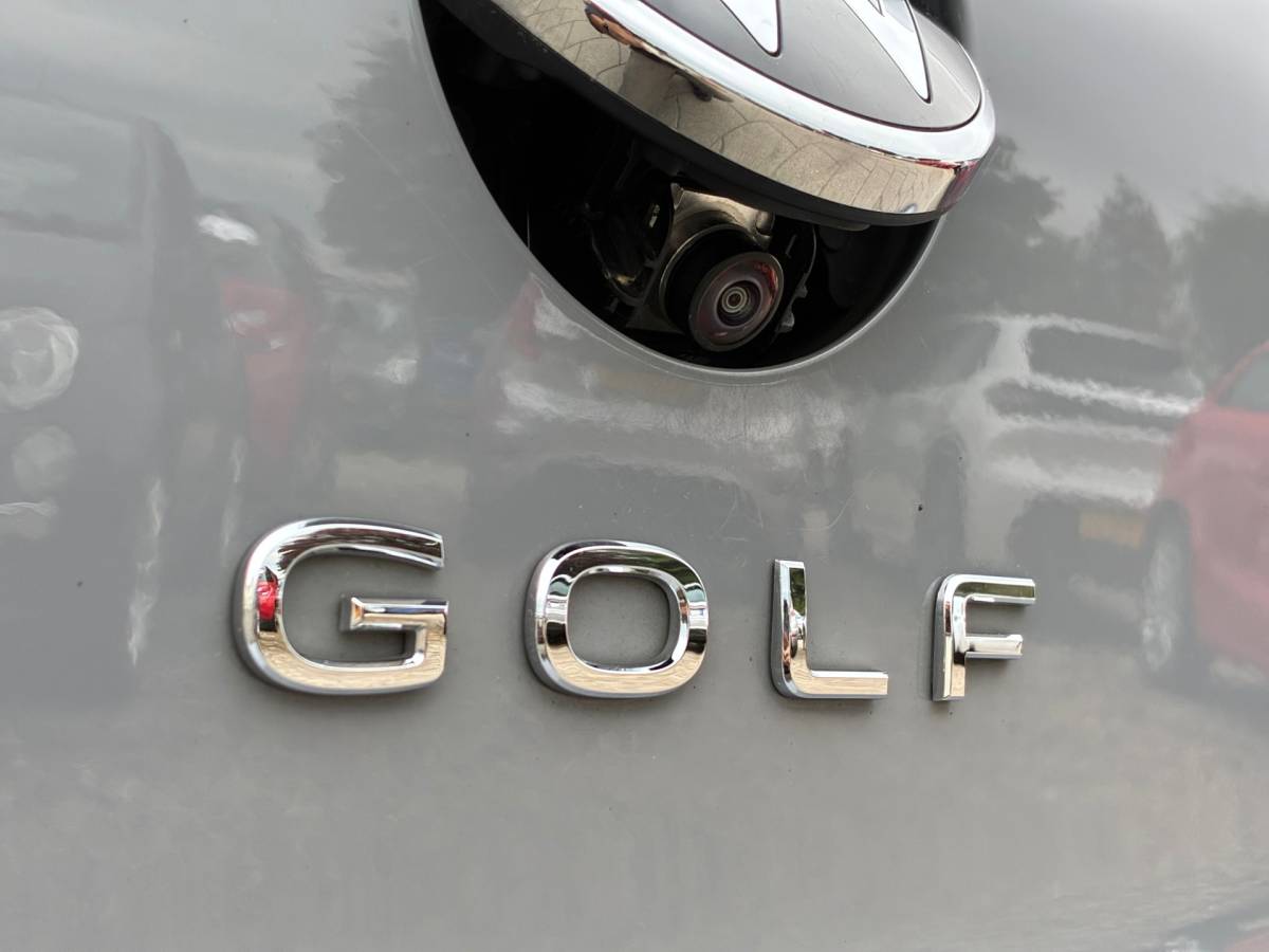 Volkswagen Golf Volkswagen Golf 1.5 eTSI R-Line Business+|Automaat|Panoramadak|Camera|Navigatie|CarPlay|CruiseControl|Climatronic|Goed Onderhouden