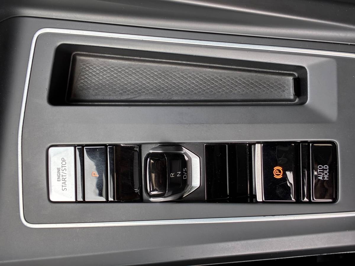 Volkswagen Golf Volkswagen Golf 1.5 eTSI R-Line Business+|Automaat|Panoramadak|Camera|Navigatie|CarPlay|CruiseControl|Climatronic|Goed Onderhouden