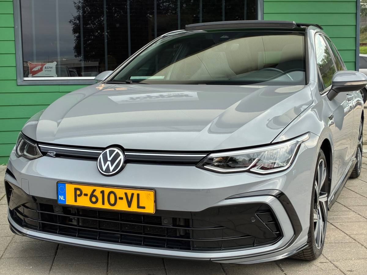 Volkswagen Golf Volkswagen Golf 1.5 eTSI R-Line Business+|Automaat|Panoramadak|Camera|Navigatie|CarPlay|CruiseControl|Climatronic|Goed Onderhouden
