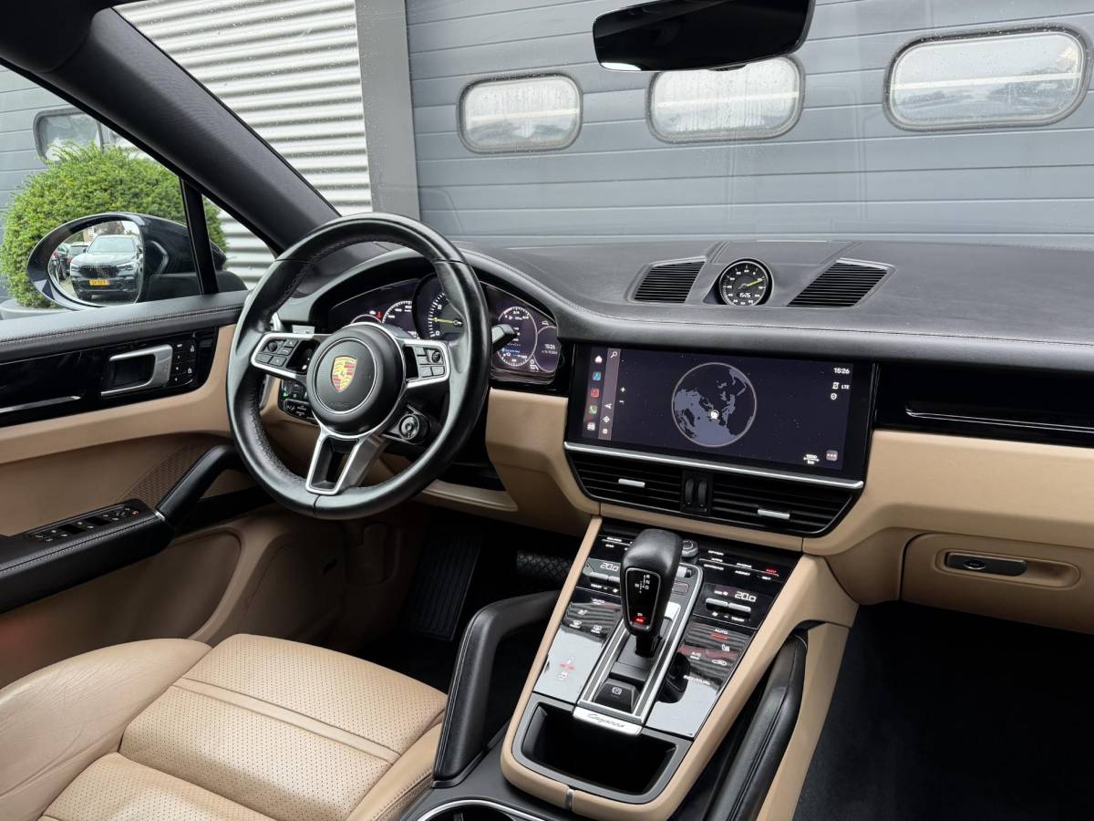 Porsche Cayenne Porsche Cayenne Coupé 3.0 E-Hybrid Sport Chrono | Panoramadak | 360* Camera | Luchtvering | Bose |