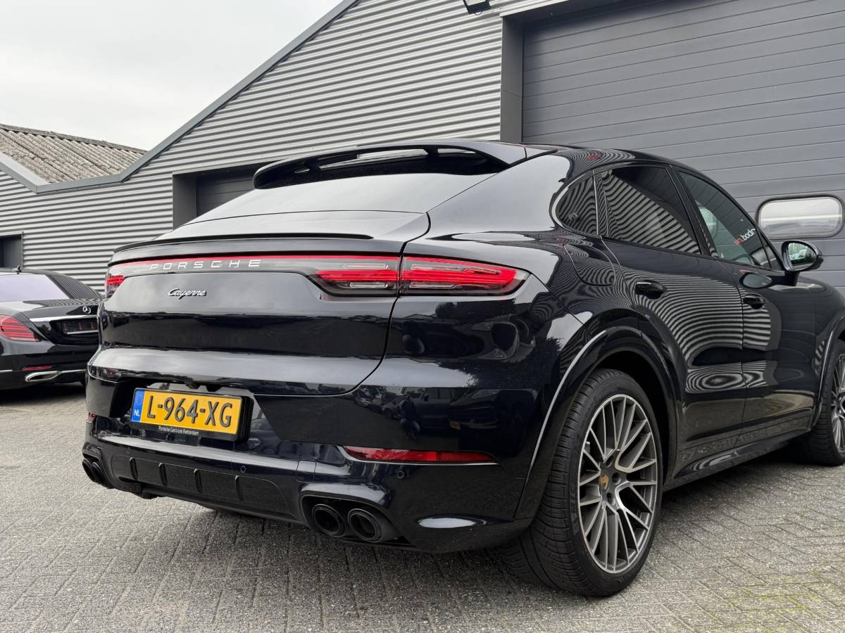Porsche Cayenne Porsche Cayenne Coupé 3.0 E-Hybrid Sport Chrono | Panoramadak | 360* Camera | Luchtvering | Bose |