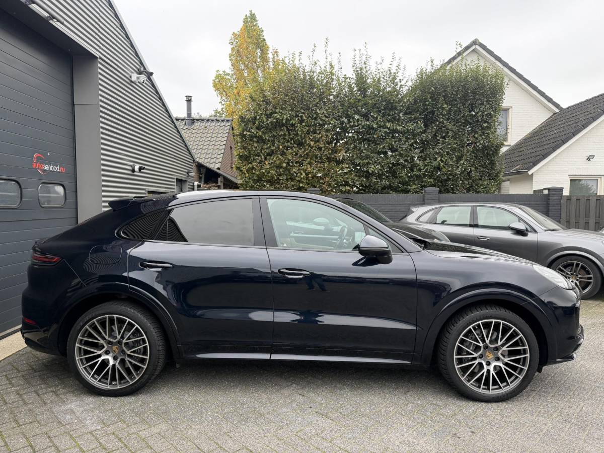 Porsche Cayenne Porsche Cayenne Coupé 3.0 E-Hybrid Sport Chrono | Panoramadak | 360* Camera | Luchtvering | Bose |