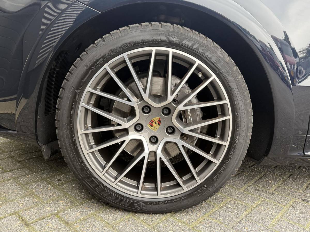 Porsche Cayenne Porsche Cayenne Coupé 3.0 E-Hybrid Sport Chrono | Panoramadak | 360* Camera | Luchtvering | Bose |