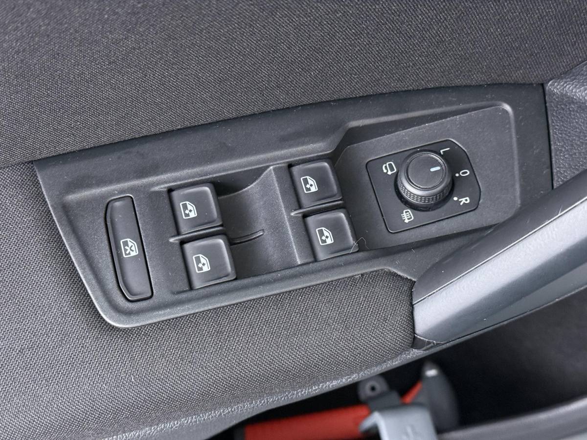 Volkswagen Tiguan Volkswagen Tiguan 1.5 TSI ACT Comfortline Business – Navigatie – Climate Control – Trekhaak