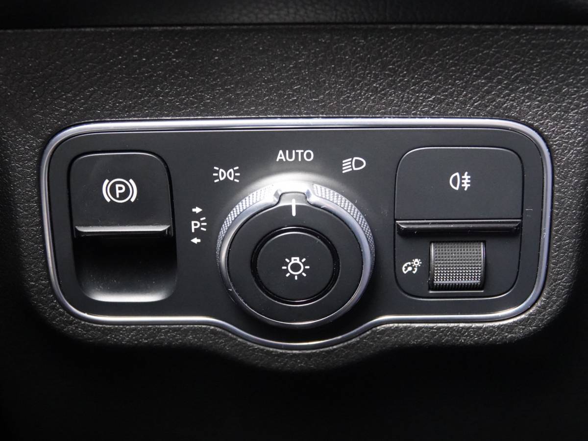 Mercedes-Benz GLB Mercedes-Benz GLB 250 4MATIC 225PK Premium Plus TREKH. | MATRIX | H-LEER | WIDE SCREEN