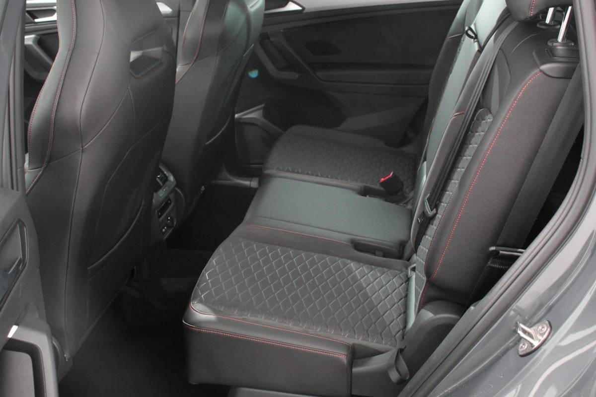 SEAT Tarraco SEAT Tarraco 1.5 TSI 150pk FR DSG 7p. Navigatie Apple Carplay/Android Auto Camera Parkeer sensoren Digitale Cockpit  Stoelverwarming Stoel bestuurder electrisch verstelbaar