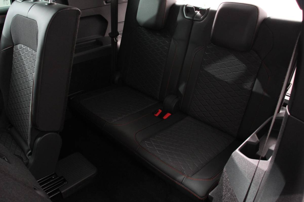 SEAT Tarraco SEAT Tarraco 1.5 TSI 150pk FR DSG 7p. Navigatie Apple Carplay/Android Auto Camera Parkeer sensoren Digitale Cockpit  Stoelverwarming Stoel bestuurder electrisch verstelbaar
