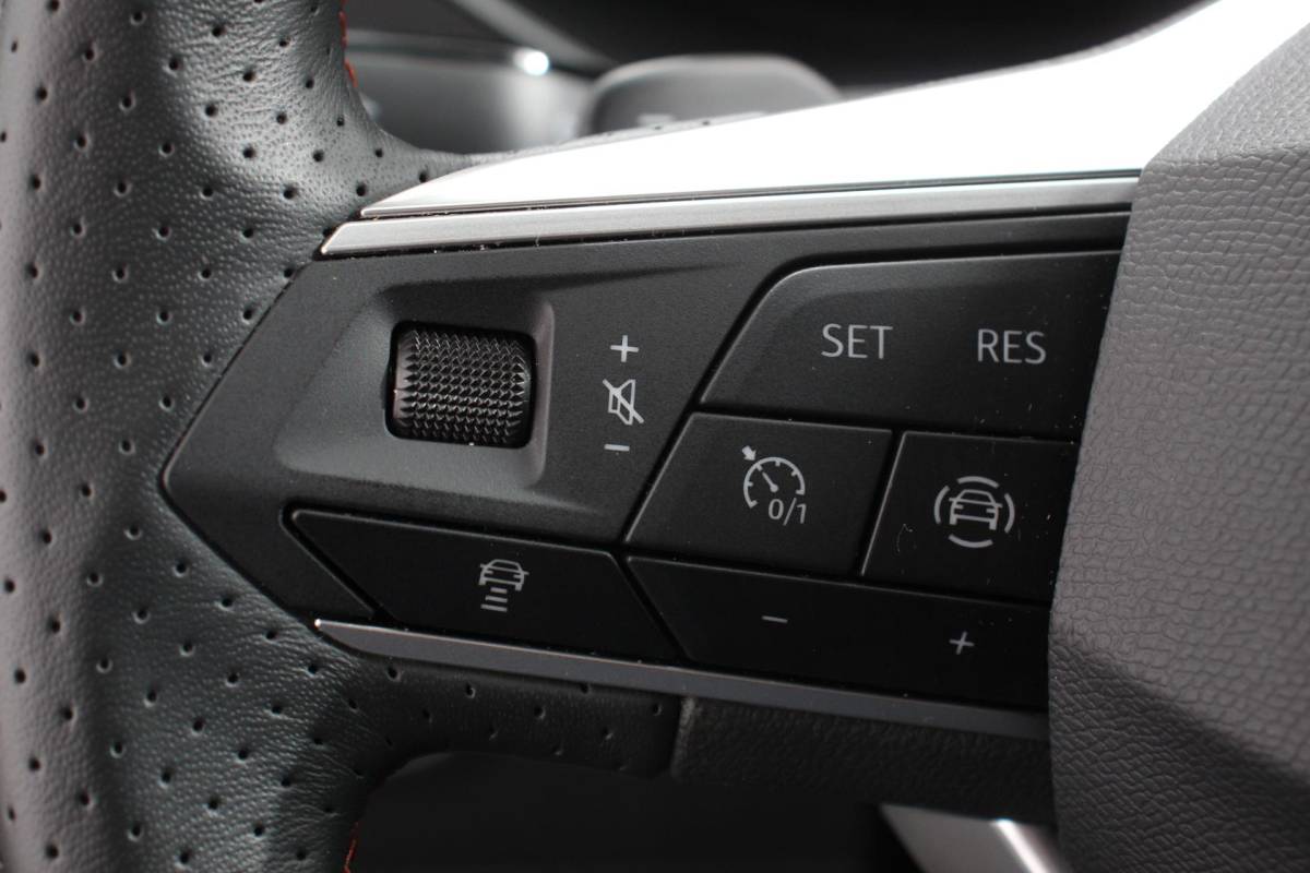 SEAT Tarraco SEAT Tarraco 1.5 TSI 150pk FR DSG 7p. Navigatie Apple Carplay/Android Auto Camera Parkeer sensoren Digitale Cockpit  Stoelverwarming Stoel bestuurder electrisch verstelbaar