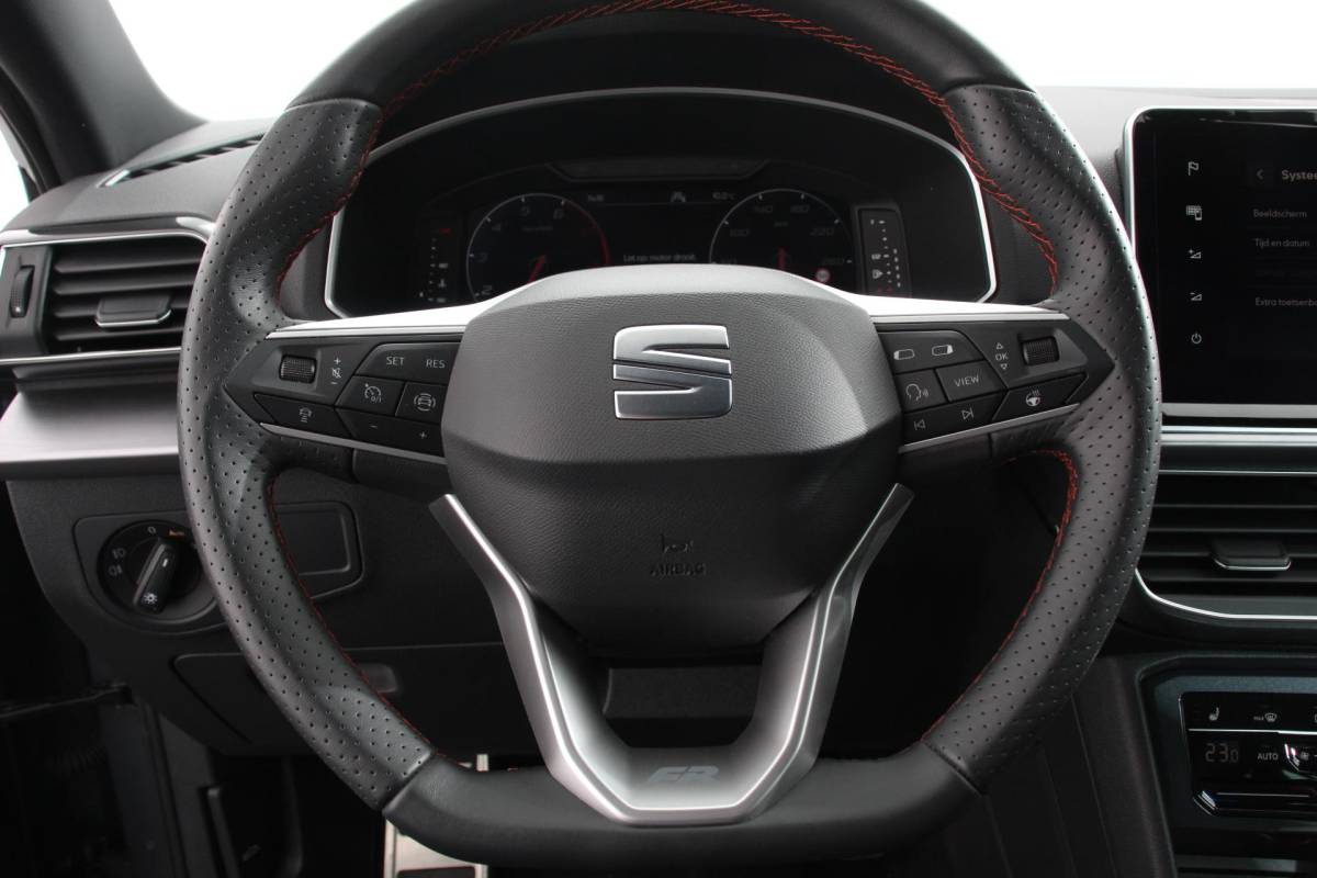 SEAT Tarraco SEAT Tarraco 1.5 TSI 150pk FR DSG 7p. Navigatie Apple Carplay/Android Auto Camera Parkeer sensoren Digitale Cockpit  Stoelverwarming Stoel bestuurder electrisch verstelbaar