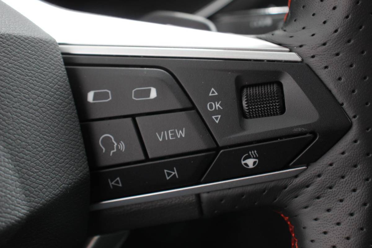 SEAT Tarraco SEAT Tarraco 1.5 TSI 150pk FR DSG 7p. Navigatie Apple Carplay/Android Auto Camera Parkeer sensoren Digitale Cockpit  Stoelverwarming Stoel bestuurder electrisch verstelbaar