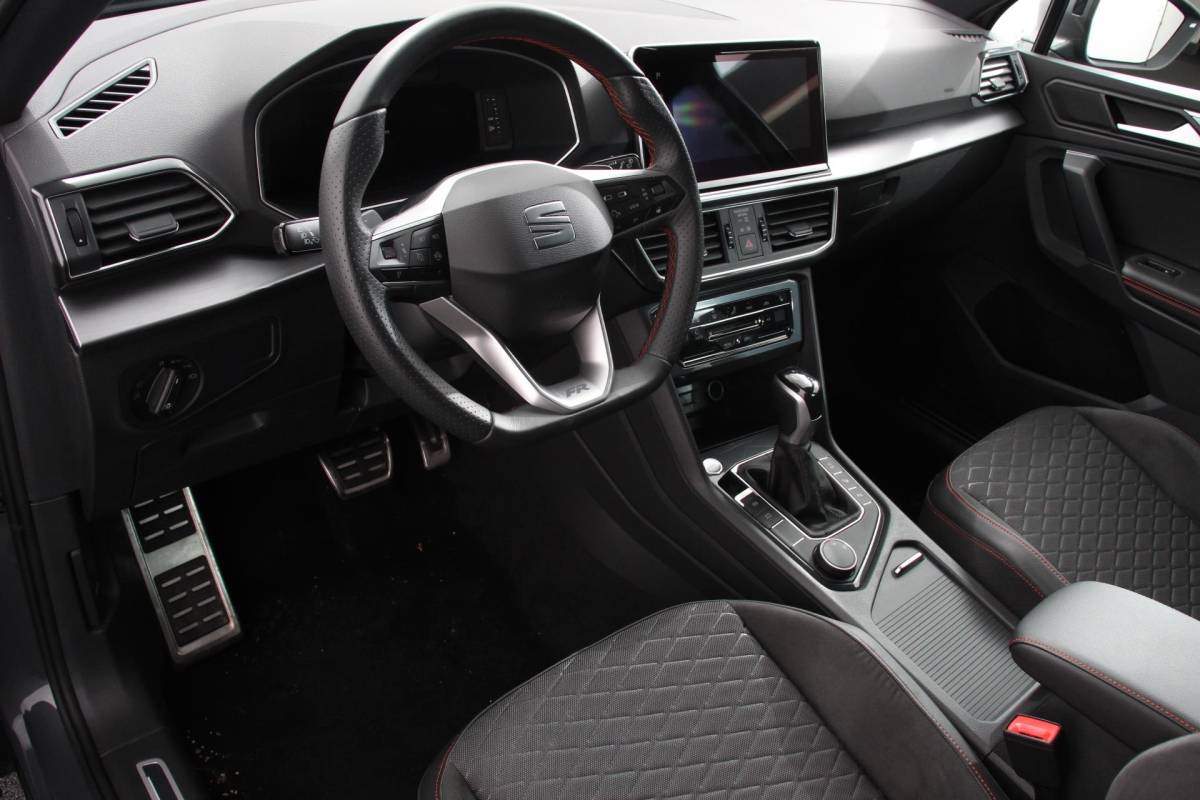 SEAT Tarraco SEAT Tarraco 1.5 TSI 150pk FR DSG 7p. Navigatie Apple Carplay/Android Auto Camera Parkeer sensoren Digitale Cockpit  Stoelverwarming Stoel bestuurder electrisch verstelbaar