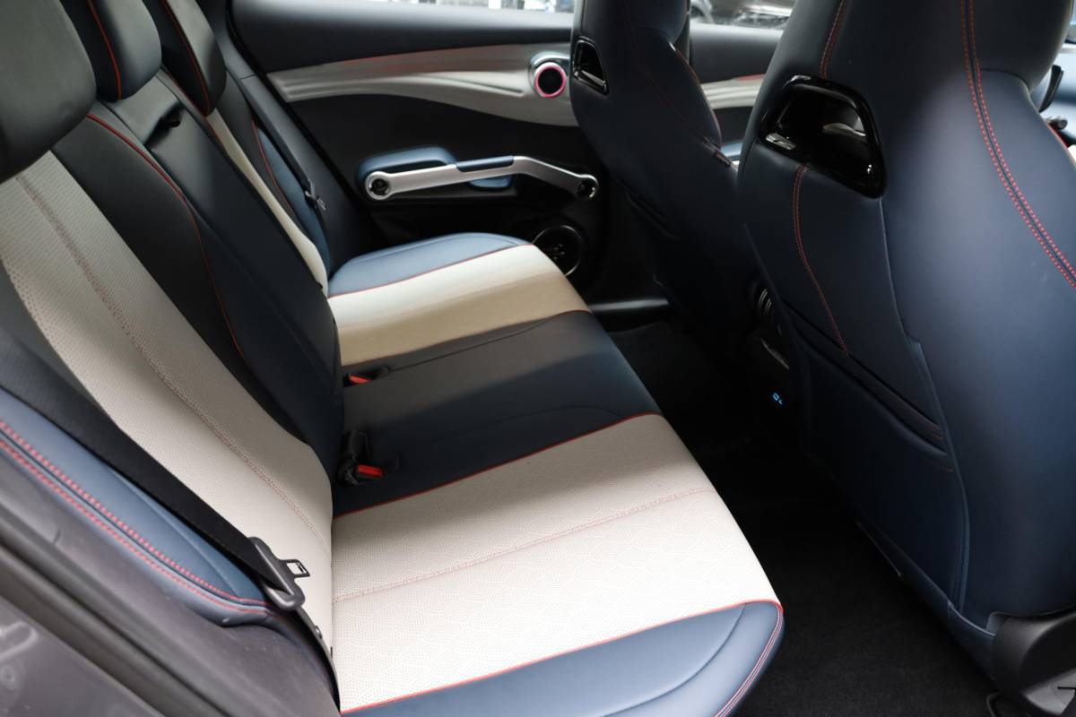 BYD ATTO 3 BYD ATTO 3 Design 60 kWh PANO 360-CAMERA ADAPTIVE-CRUISE LEER STOELVERW. CARPLAY SFEERVERL. ELEC.STOELEN/KLEP 2XPDC 18”LMV ENZ.