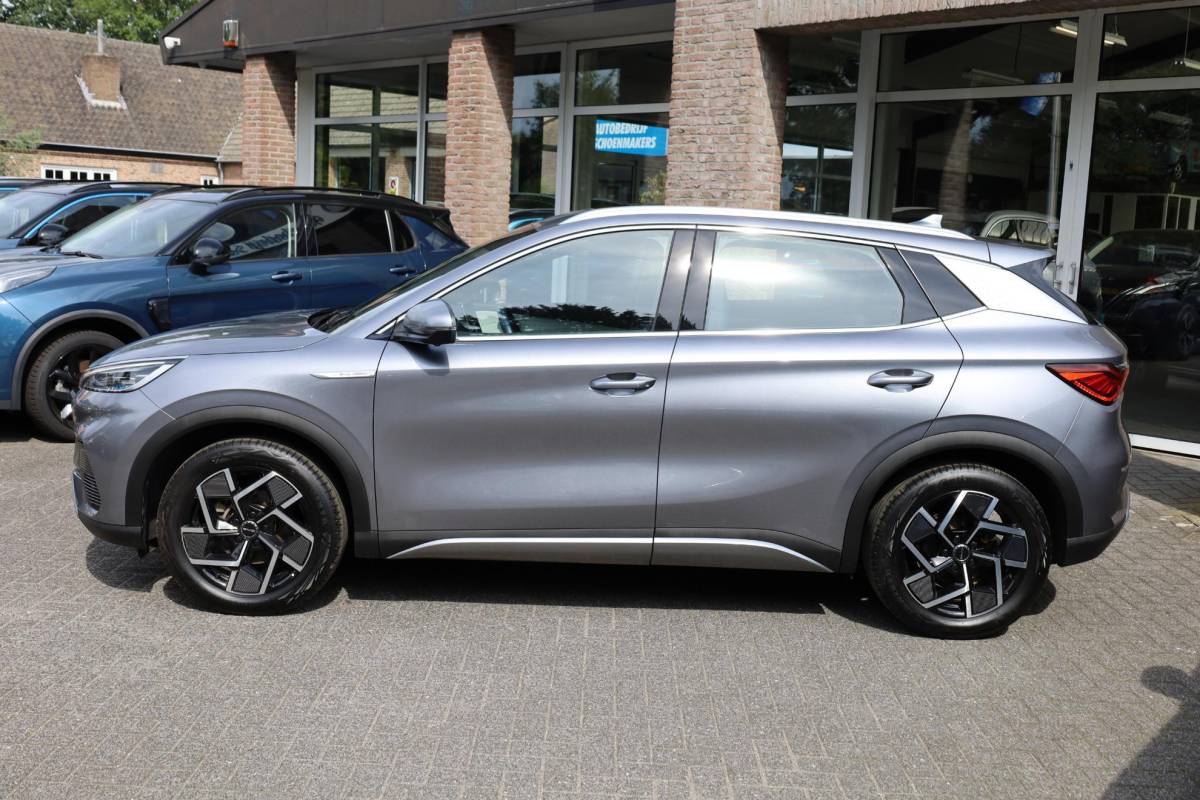 BYD ATTO 3 BYD ATTO 3 Design 60 kWh PANO 360-CAMERA ADAPTIVE-CRUISE LEER STOELVERW. CARPLAY SFEERVERL. ELEC.STOELEN/KLEP 2XPDC 18”LMV ENZ.