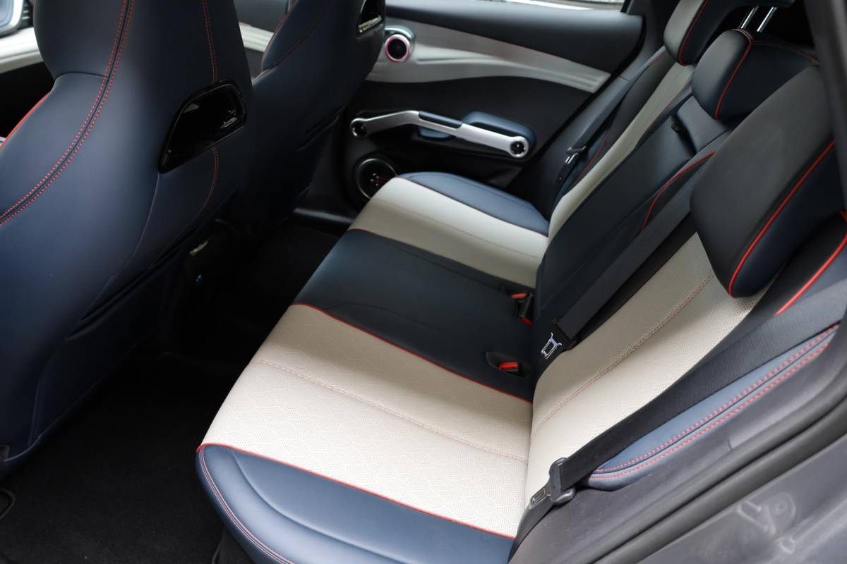 BYD ATTO 3 BYD ATTO 3 Design 60 kWh PANO 360-CAMERA ADAPTIVE-CRUISE LEER STOELVERW. CARPLAY SFEERVERL. ELEC.STOELEN/KLEP 2XPDC 18”LMV ENZ.