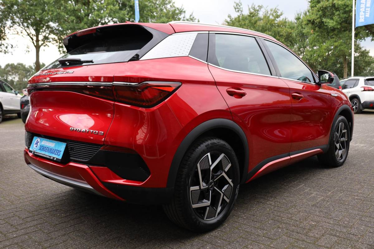 BYD ATTO 3 BYD ATTO 3 Design 60 kWh PANO 360-CAMERA ADAPTIVE-CRUISE LEER STOELVERW. CARPLAY SFEERVERL. ELEC.STOELEN/KLEP 2XPDC 18”LMV ENZ.