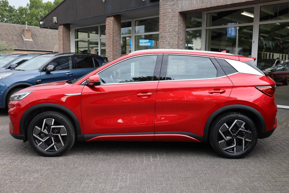 BYD ATTO 3 BYD ATTO 3 Design 60 kWh PANO 360-CAMERA ADAPTIVE-CRUISE LEER STOELVERW. CARPLAY SFEERVERL. ELEC.STOELEN/KLEP 2XPDC 18”LMV ENZ.