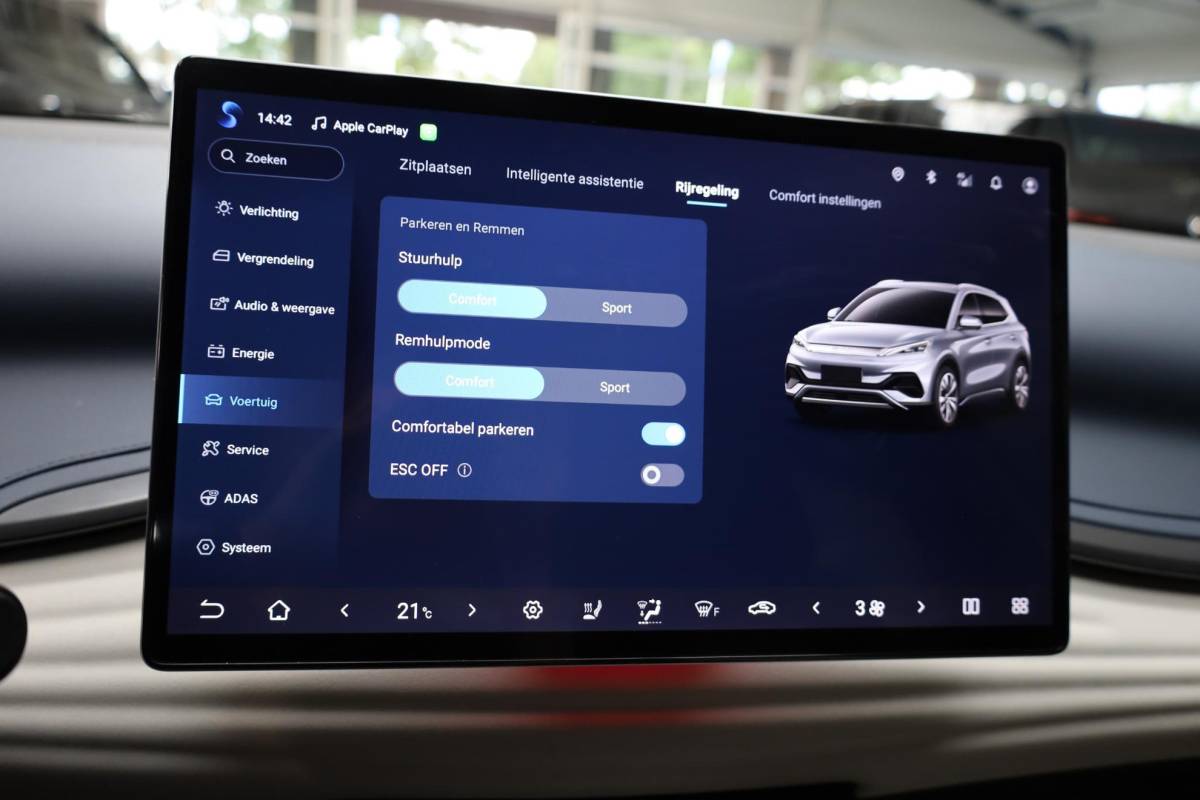 BYD ATTO 3 BYD ATTO 3 Design 60 kWh PANO 360-CAMERA ADAPTIVE-CRUISE LEER STOELVERW. CARPLAY SFEERVERL. ELEC.STOELEN/KLEP 2XPDC 18”LMV ENZ.