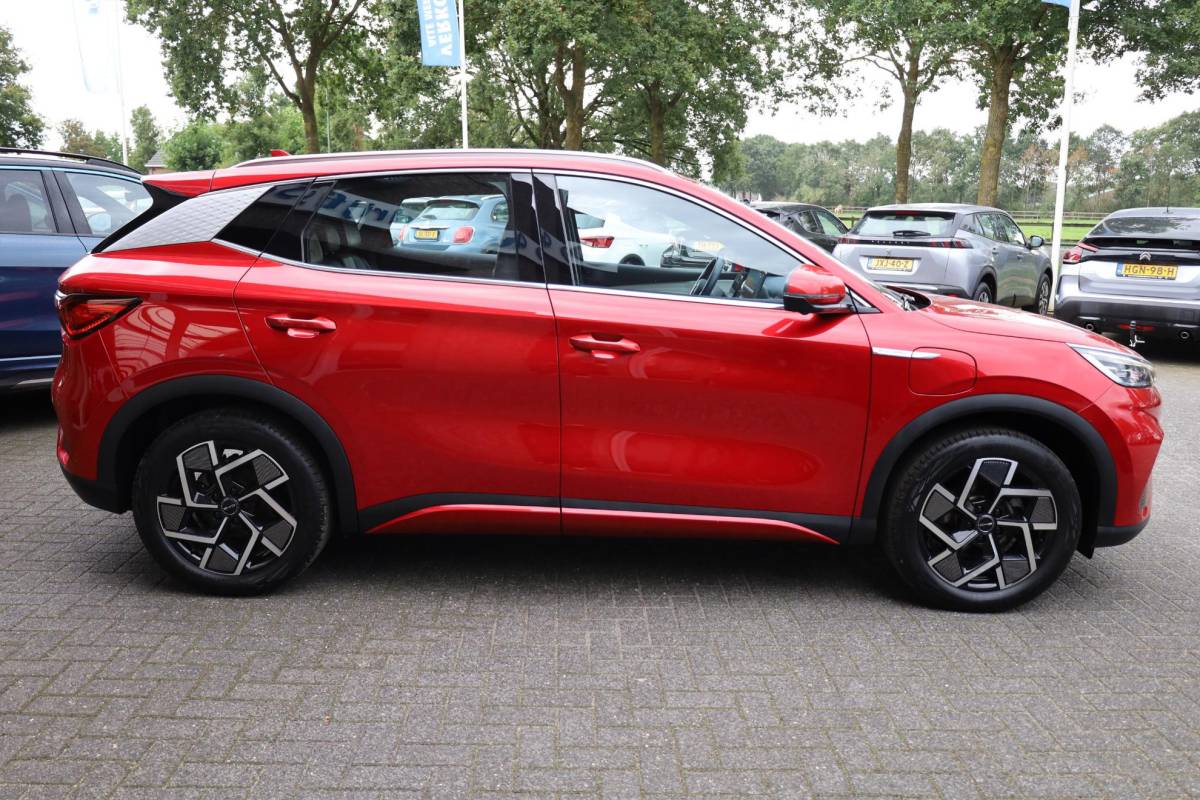 BYD ATTO 3 BYD ATTO 3 Design 60 kWh PANO 360-CAMERA ADAPTIVE-CRUISE LEER STOELVERW. CARPLAY SFEERVERL. ELEC.STOELEN/KLEP 2XPDC 18”LMV ENZ.
