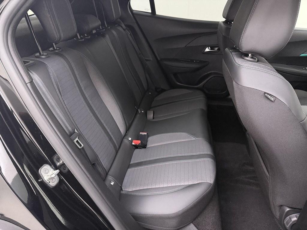 Peugeot e-2008 Peugeot e-2008 EV Allure 50 kWh 92% Winterpakket/Nav/Camera H.Leder/VC/Led