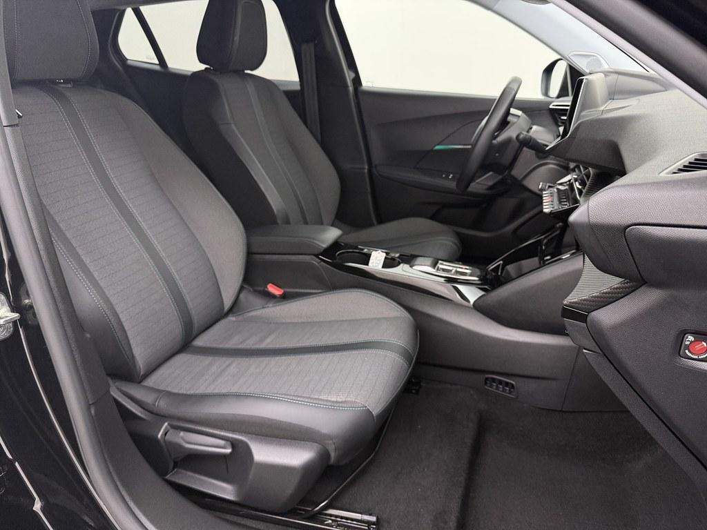 Peugeot e-2008 Peugeot e-2008 EV Allure 50 kWh 92% Winterpakket/Nav/Camera H.Leder/VC/Led