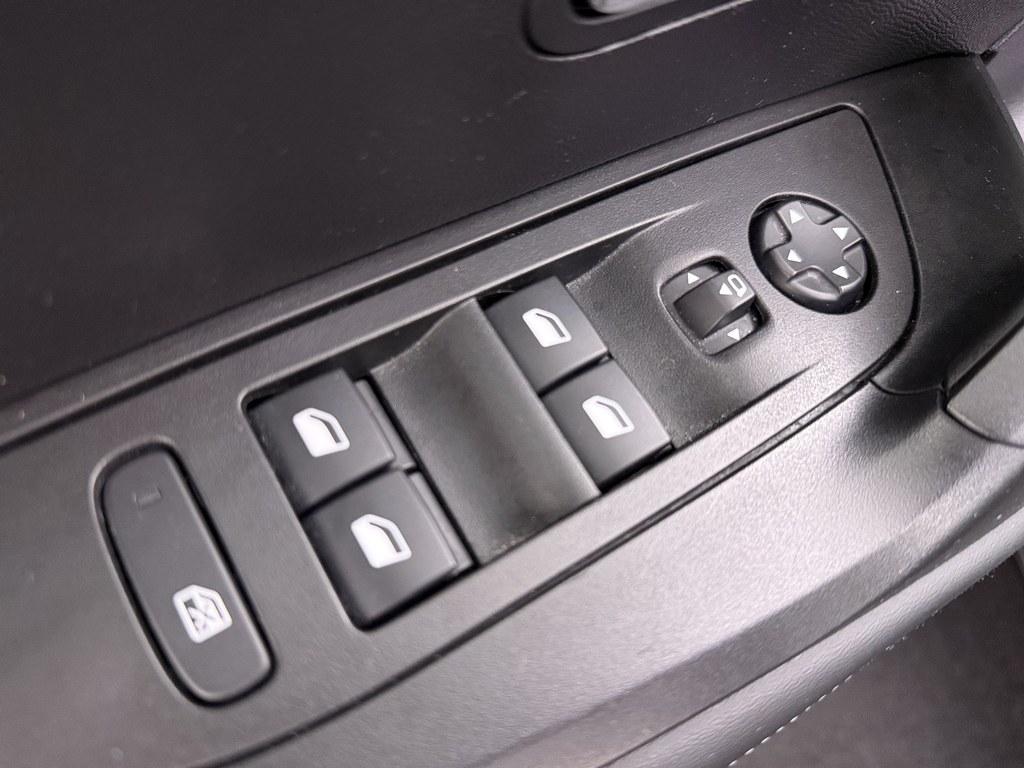 Peugeot e-2008 Peugeot e-2008 EV Allure 50 kWh 92% Winterpakket/Nav/Camera H.Leder/VC/Led
