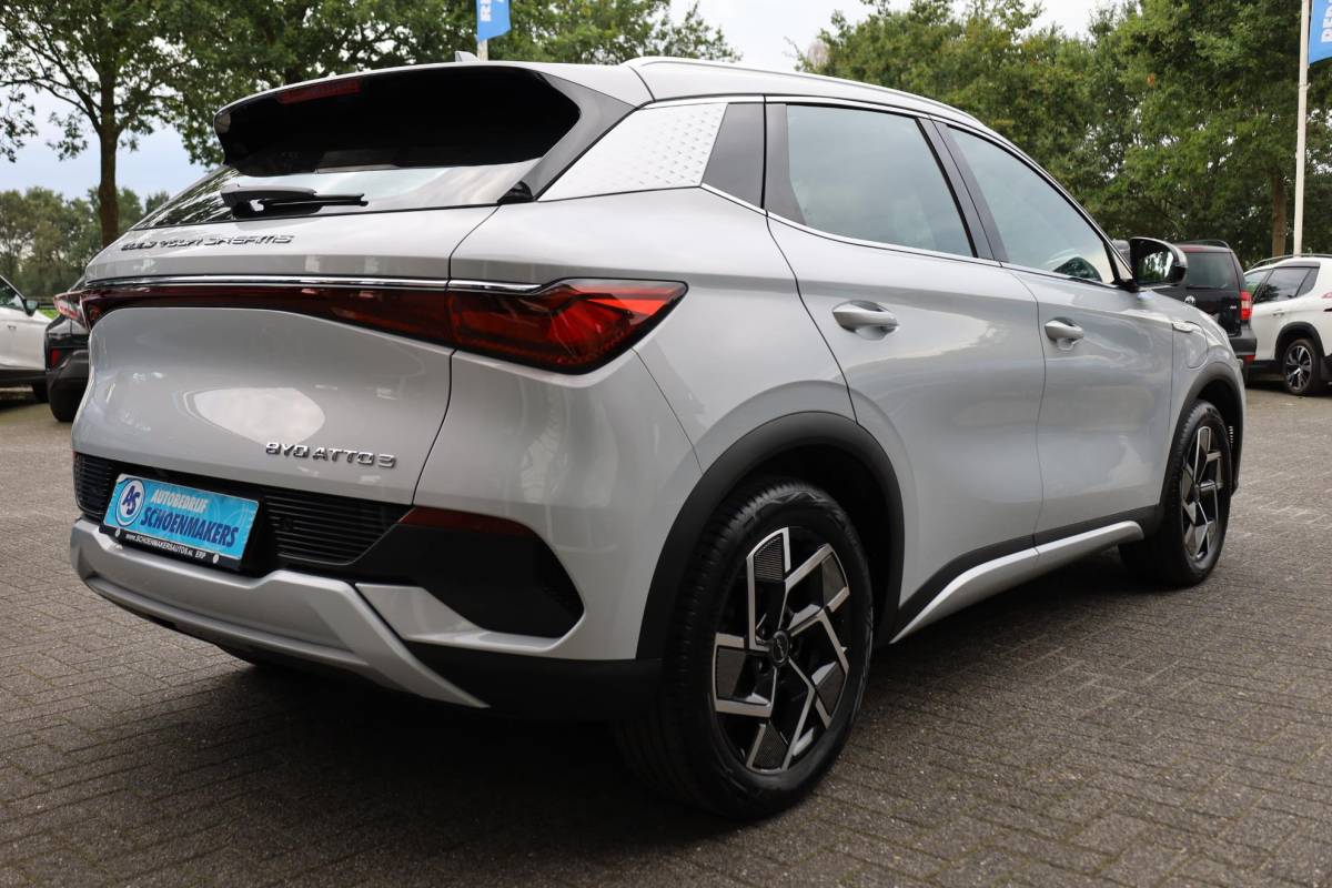 BYD ATTO 3 BYD ATTO 3 Design 60 kWh PANO 360-CAMERA ADAPTIVE-CRUISE LEER STOELVERW. CARPLAY SFEERVERL. ELEC.STOELEN/KLEP 2XPDC 18”LMV ENZ.