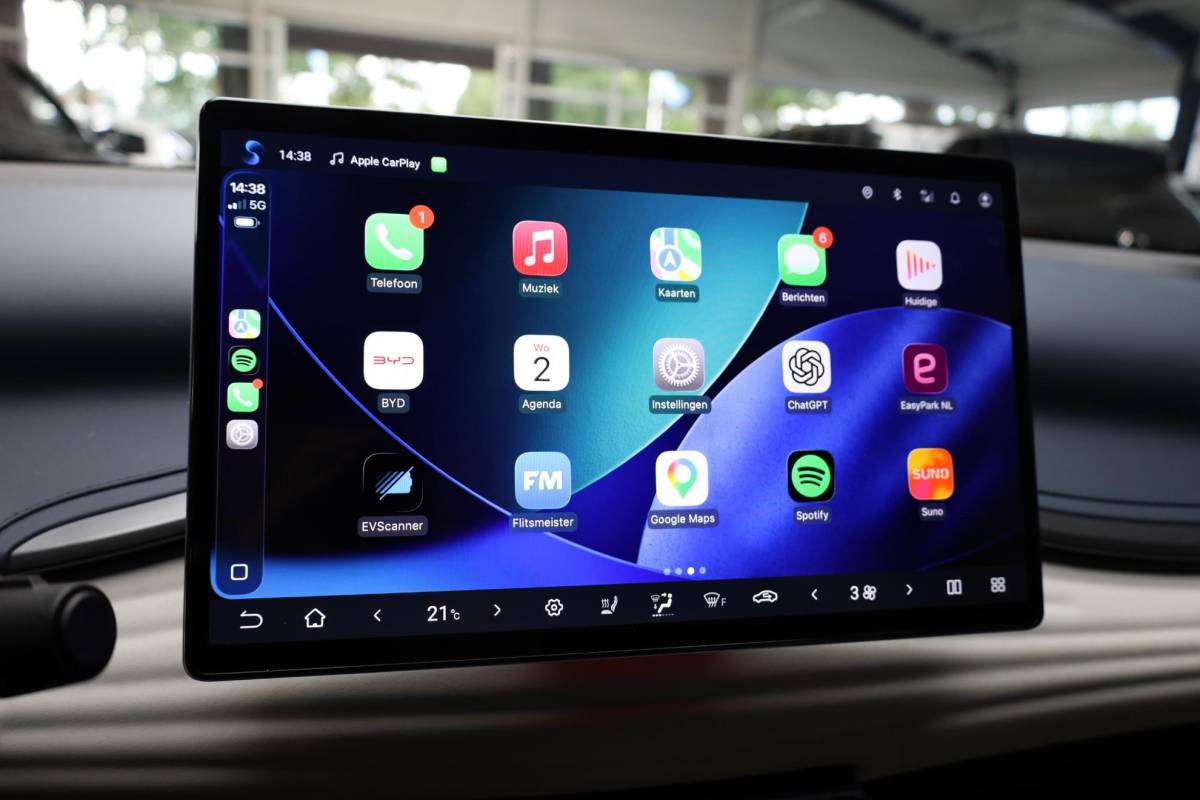 BYD ATTO 3 BYD ATTO 3 Design 60 kWh PANO 360-CAMERA ADAPTIVE-CRUISE LEER STOELVERW. CARPLAY SFEERVERL. ELEC.STOELEN/KLEP 2XPDC 18”LMV ENZ.