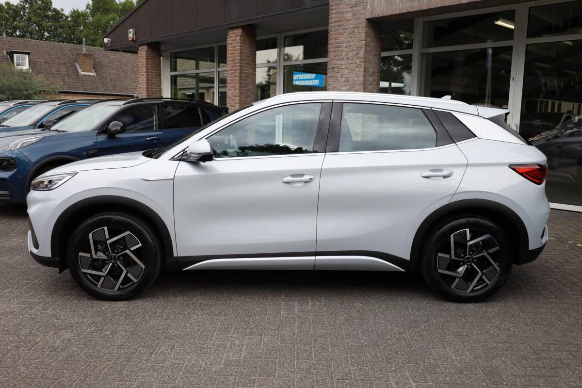 BYD ATTO 3 BYD ATTO 3 Design 60 kWh PANO 360-CAMERA ADAPTIVE-CRUISE LEER STOELVERW. CARPLAY SFEERVERL. ELEC.STOELEN/KLEP 2XPDC 18”LMV ENZ.