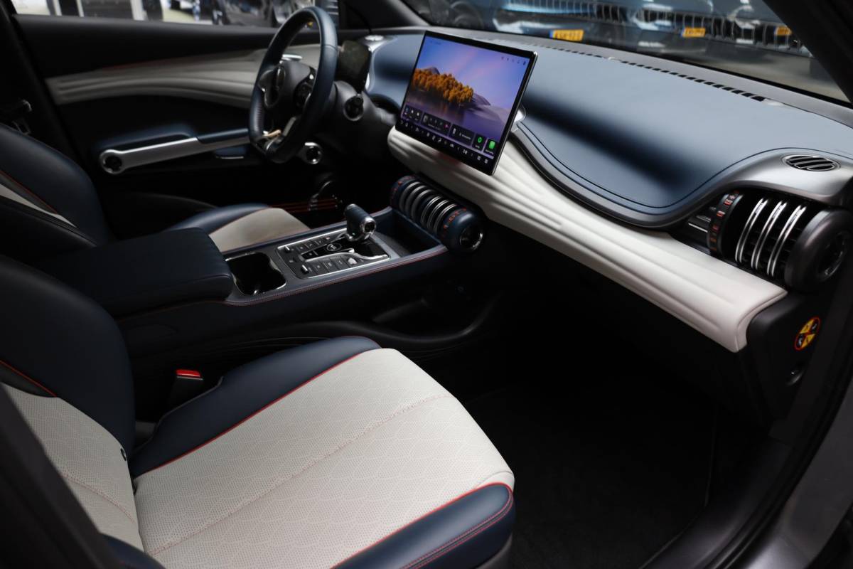BYD ATTO 3 BYD ATTO 3 Design 60 kWh PANO 360-CAMERA ADAPTIVE-CRUISE LEER STOELVERW. CARPLAY SFEERVERL. ELEC.STOELEN/KLEP 2XPDC 18”LMV ENZ.