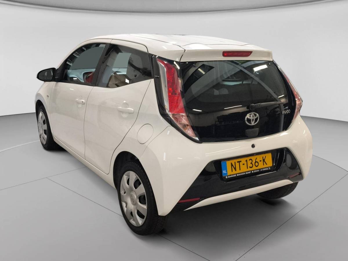 Toyota Aygo Toyota Aygo 1.0 VVT-i x-play Navi| Airco| Camera