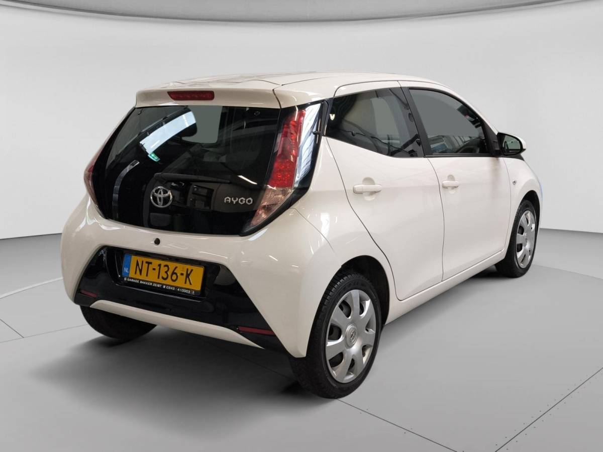 Toyota Aygo Toyota Aygo 1.0 VVT-i x-play Navi| Airco| Camera