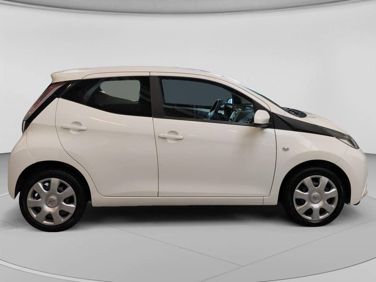 Toyota Aygo Toyota Aygo 1.0 VVT-i x-play Navi| Airco| Camera