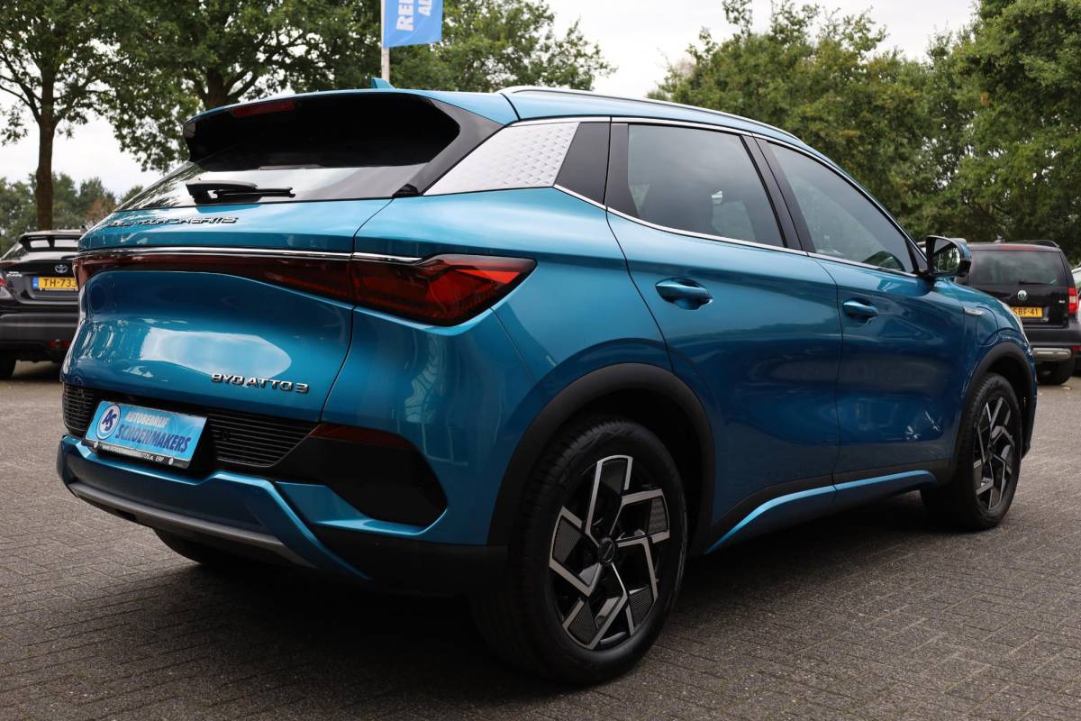 BYD ATTO 3 BYD ATTO 3 Design 60 kWh PANO 360-CAMERA ADAPTIVE-CRUISE LEER STOELVERW. CARPLAY SFEERVERL. ELEC.STOELEN/KLEP 2XPDC 18”LMV ENZ.
