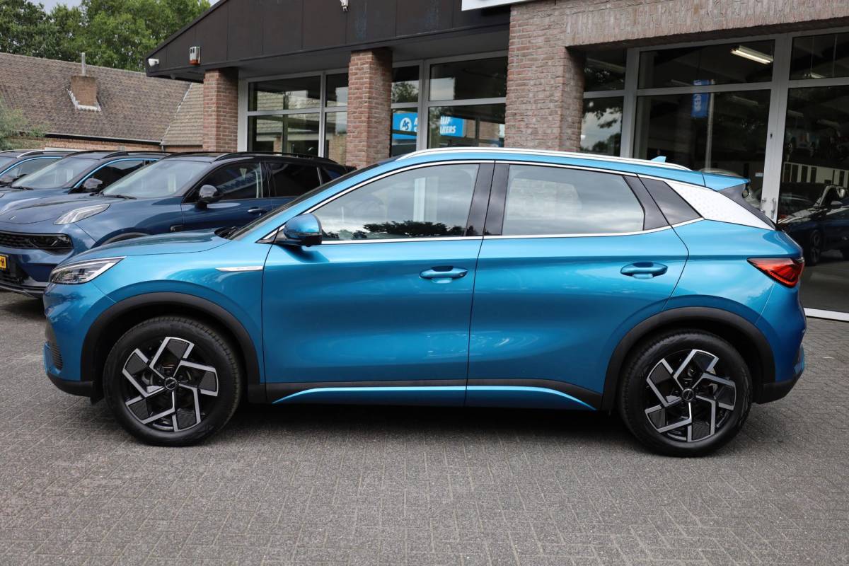 BYD ATTO 3 BYD ATTO 3 Design 60 kWh PANO 360-CAMERA ADAPTIVE-CRUISE LEER STOELVERW. CARPLAY SFEERVERL. ELEC.STOELEN/KLEP 2XPDC 18”LMV ENZ.