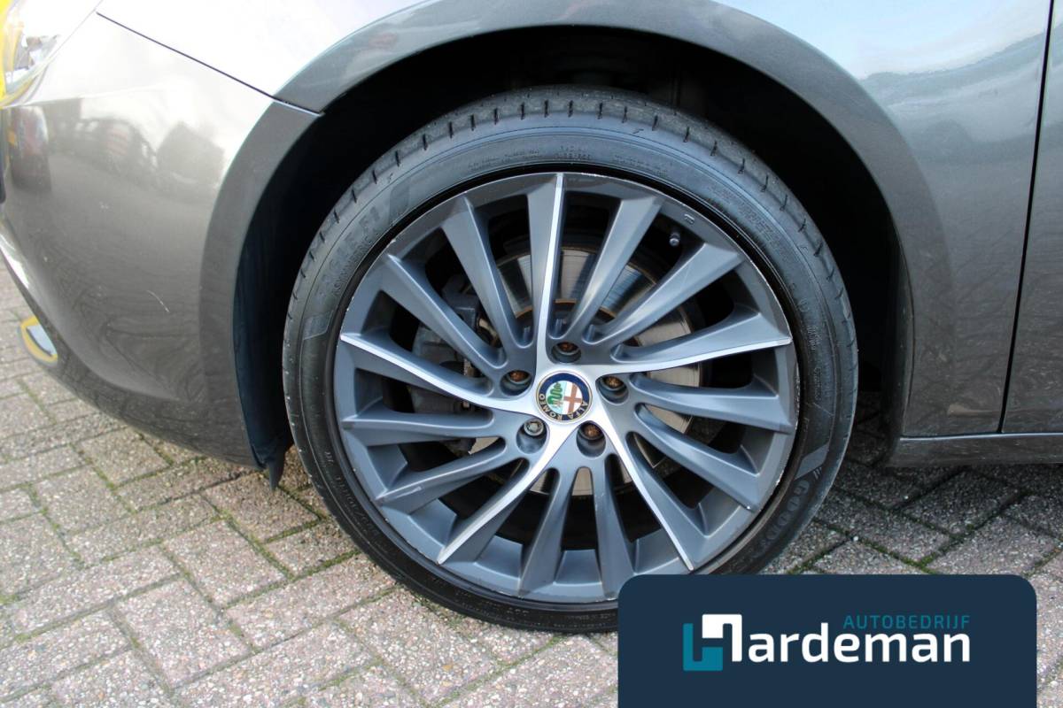 Alfa Romeo Giulietta Alfa Romeo Giulietta 1.4 T Distinctive |Panorama|Leder |Bose