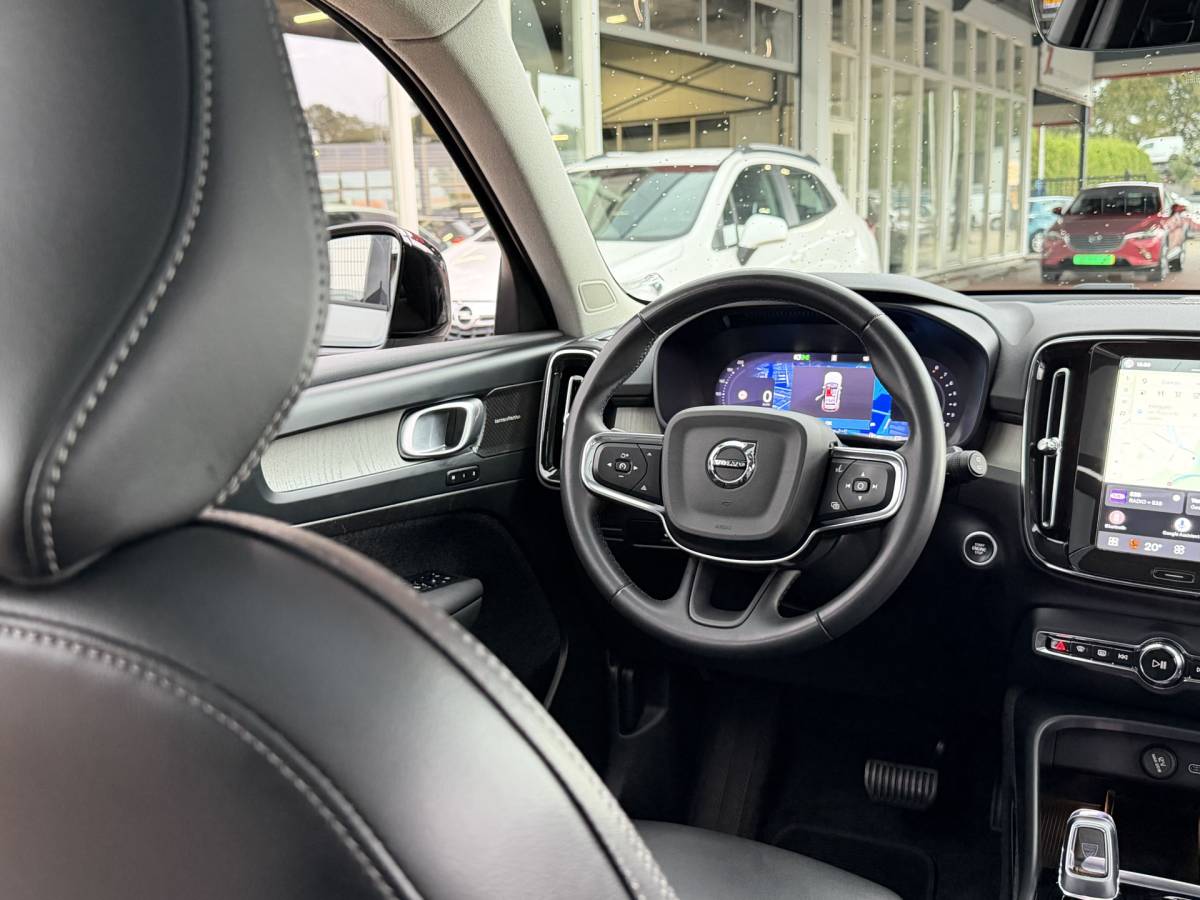 Volvo XC40 Volvo XC40 2.0 B4 Plus Dark | Navigatie | Pilot assist | Harman-kardon | Panoramadak | 360 camera | Leer | Full LED | DAB+ | NL auto!! |