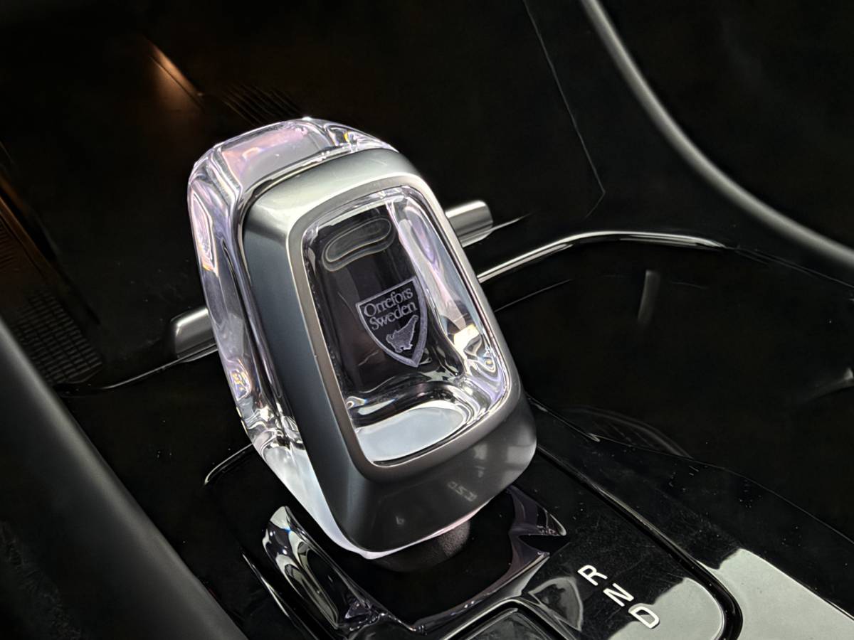 Volvo XC40 Volvo XC40 2.0 B4 Plus Dark | Navigatie | Pilot assist | Harman-kardon | Panoramadak | 360 camera | Leer | Full LED | DAB+ | NL auto!! |