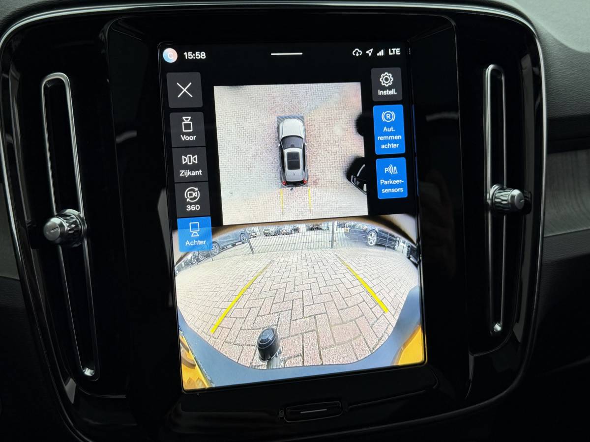Volvo XC40 Volvo XC40 2.0 B4 Plus Dark | Navigatie | Pilot assist | Harman-kardon | Panoramadak | 360 camera | Leer | Full LED | DAB+ | NL auto!! |