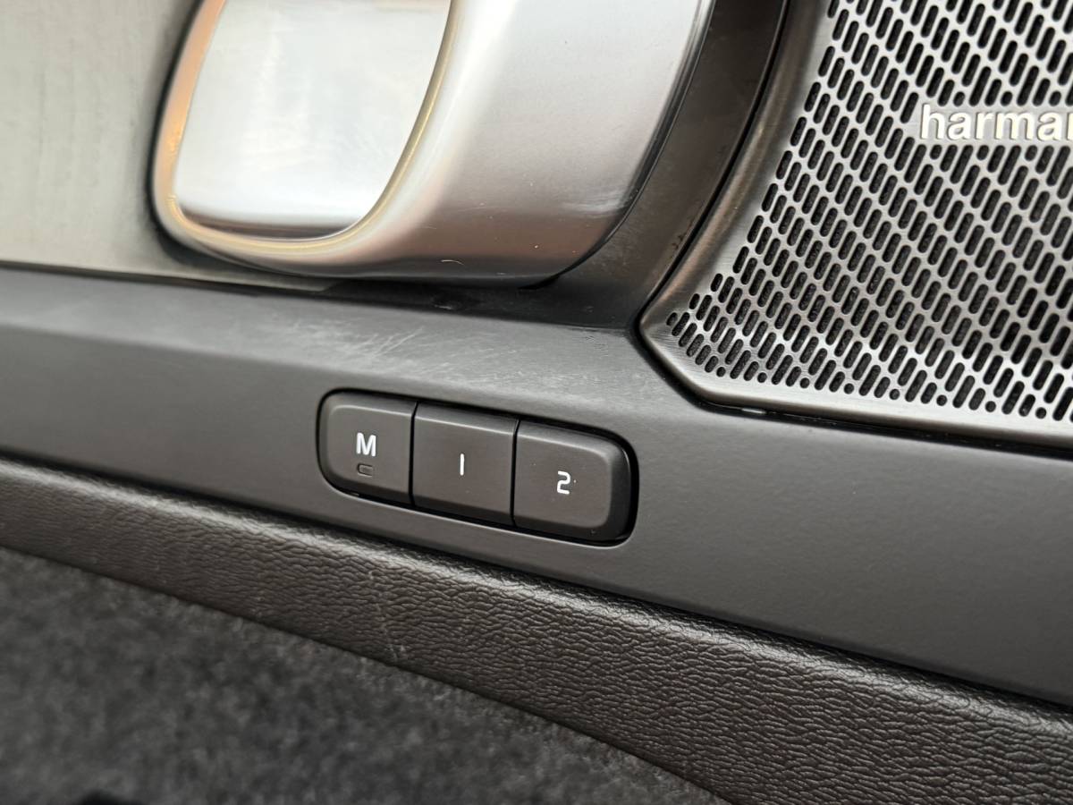 Volvo XC40 Volvo XC40 2.0 B4 Plus Dark | Navigatie | Pilot assist | Harman-kardon | Panoramadak | 360 camera | Leer | Full LED | DAB+ | NL auto!! |