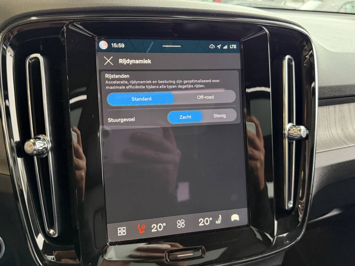 Volvo XC40 Volvo XC40 2.0 B4 Plus Dark | Navigatie | Pilot assist | Harman-kardon | Panoramadak | 360 camera | Leer | Full LED | DAB+ | NL auto!! |